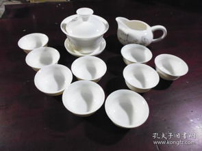 白玉瓷描金茶具,一套盖碗,9个茶碗 一个公道杯,一个瓷手 合售20元 见描述