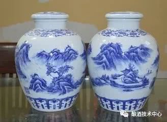 白酒贮存,是上釉酒坛好,还是无釉酒坛好?